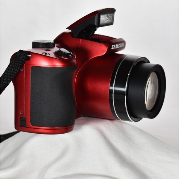 Samsung WB100 Digital Camera 16.2MP 26x Optical Zoom HD Video 32GB SD Card - Picture 2 of 12